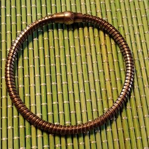 Bracelet with magnetic closure